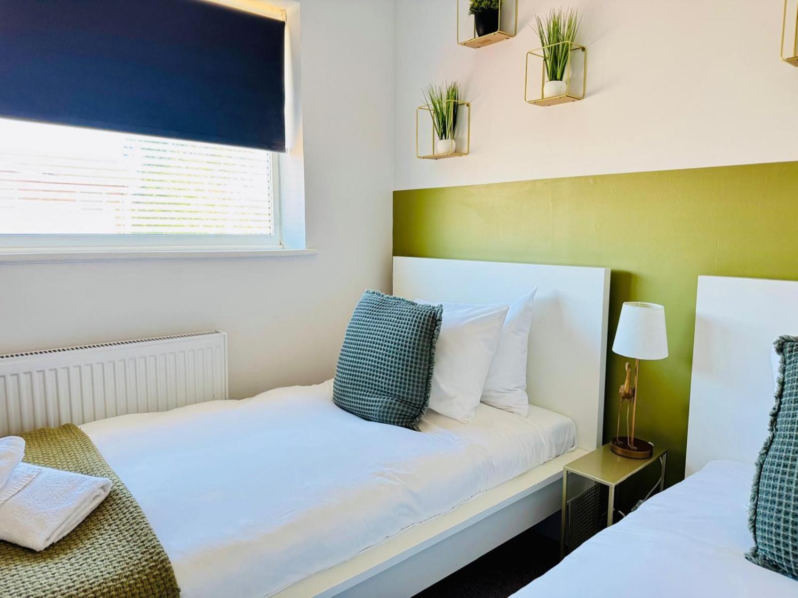 2 Bed House, Sleeps 6, Dog Friendly, Close To A14 M11, With Garden & Parking Long Stay Work Contractor Leisure, Jade CBG Exterior foto