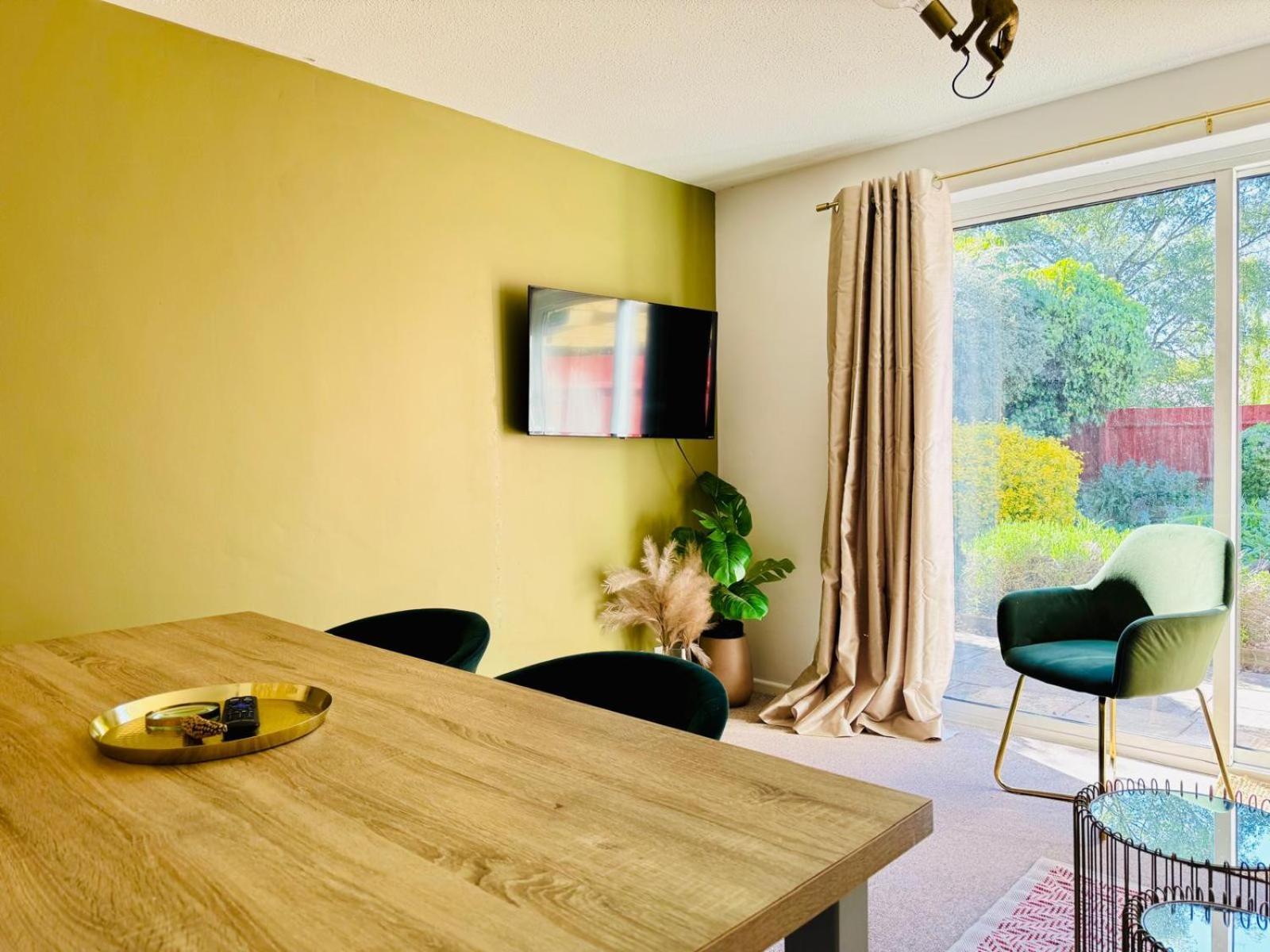 2 Bed House, Sleeps 6, Dog Friendly, Close To A14 M11, With Garden & Parking Long Stay Work Contractor Leisure, Jade CBG Exterior foto