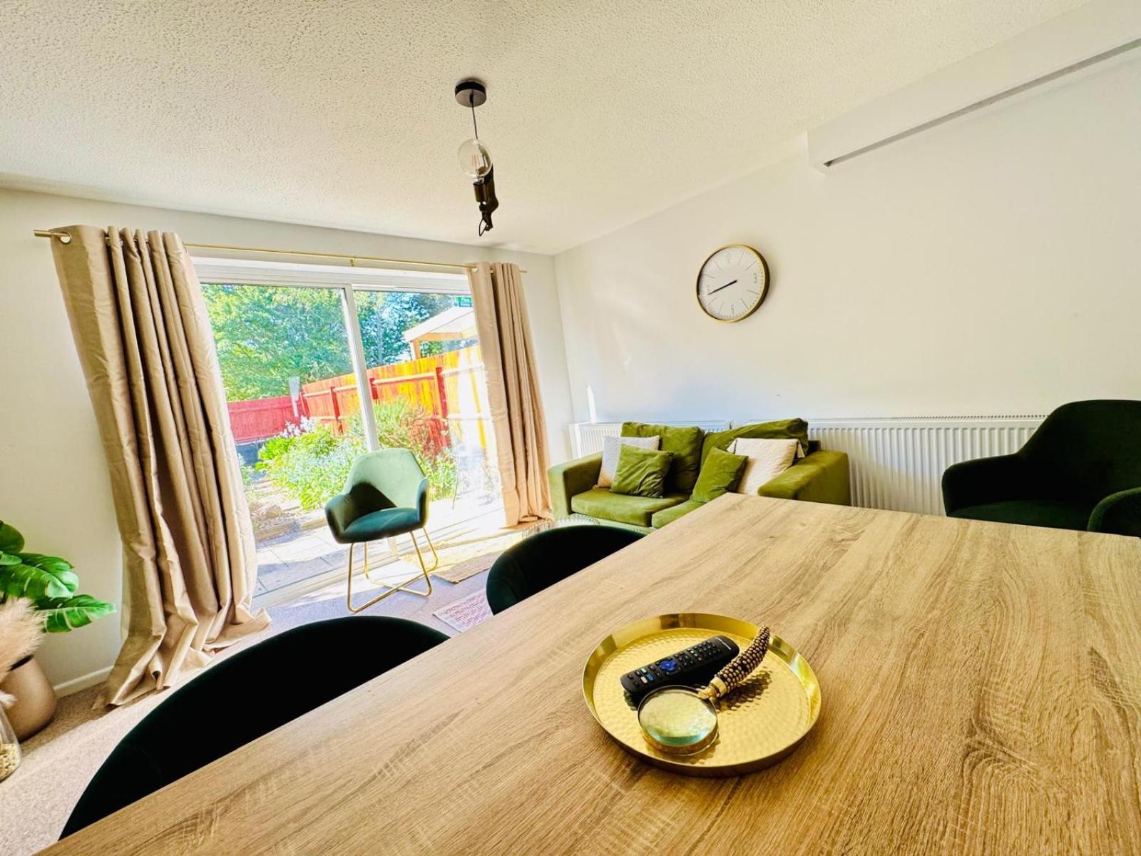 2 Bed House, Sleeps 6, Dog Friendly, Close To A14 M11, With Garden & Parking Long Stay Work Contractor Leisure, Jade CBG Exterior foto