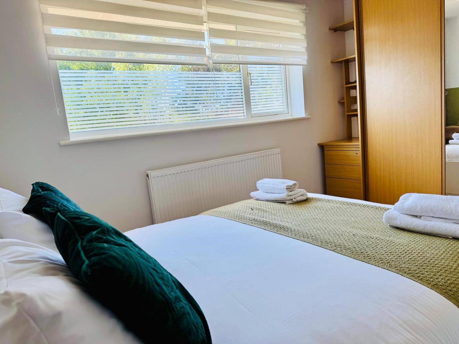 2 Bed House, Sleeps 6, Dog Friendly, Close To A14 M11, With Garden & Parking Long Stay Work Contractor Leisure, Jade CBG Exterior foto