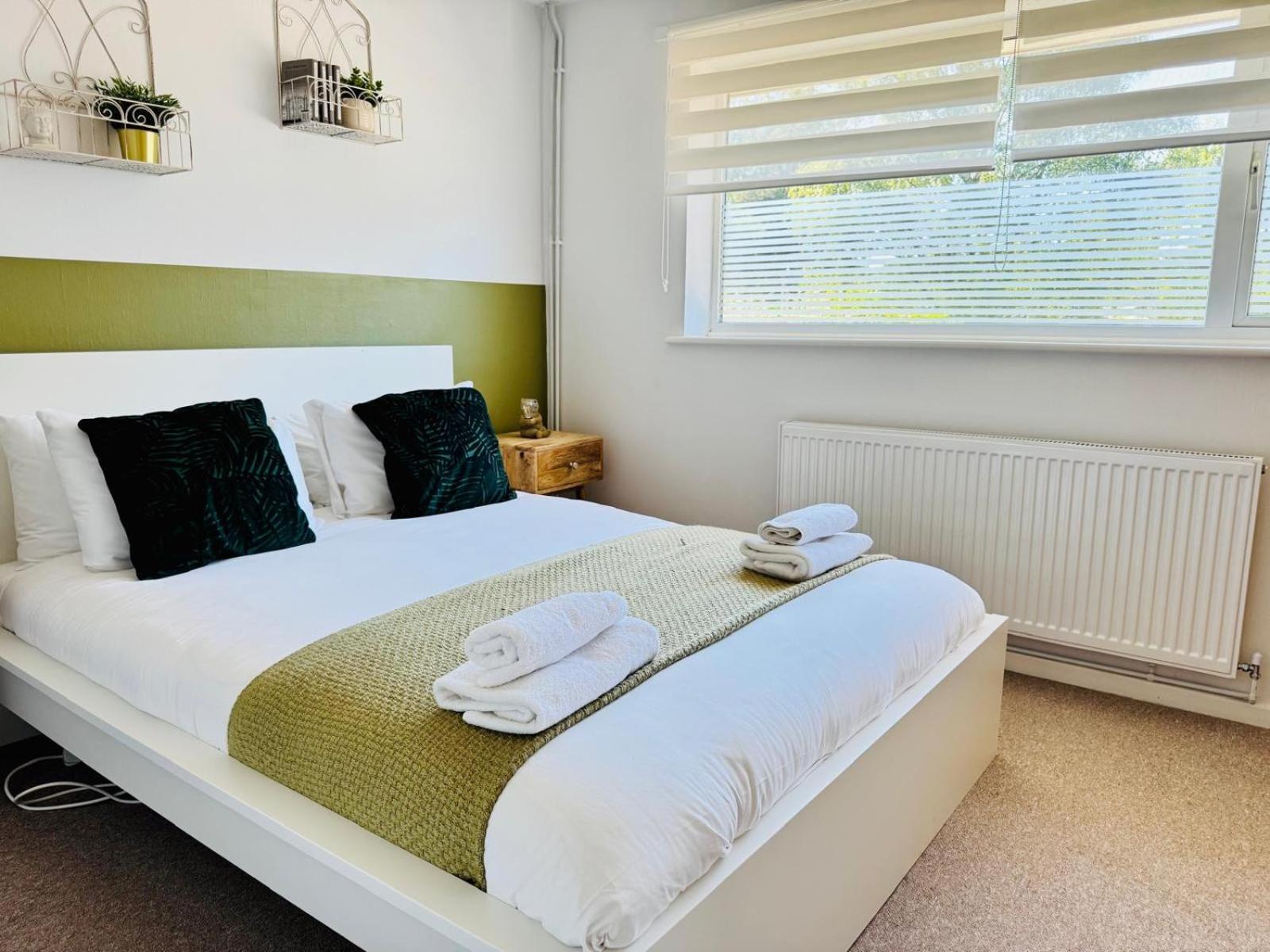 2 Bed House, Sleeps 6, Dog Friendly, Close To A14 M11, With Garden & Parking Long Stay Work Contractor Leisure, Jade CBG Exterior foto