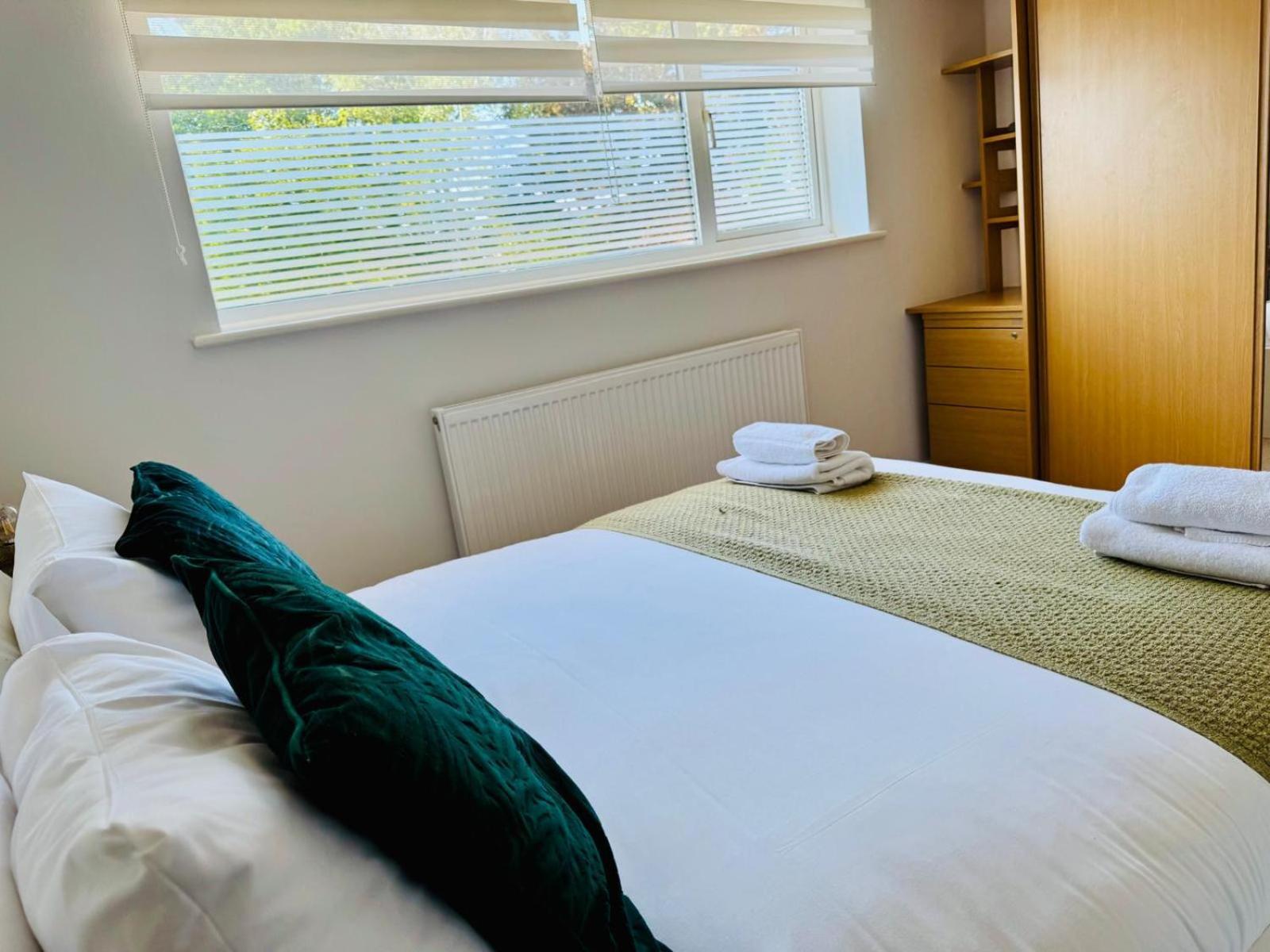 2 Bed House, Sleeps 6, Dog Friendly, Close To A14 M11, With Garden & Parking Long Stay Work Contractor Leisure, Jade CBG Exterior foto